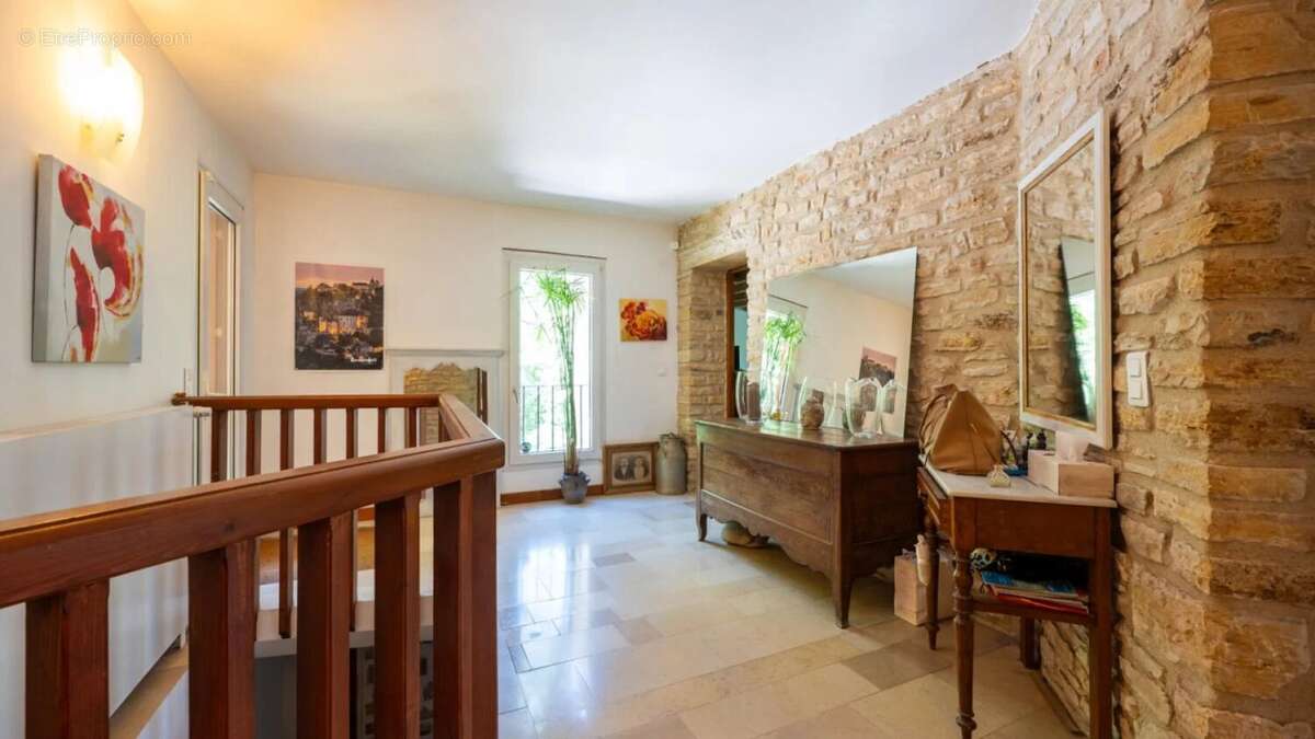 SECTEUR GOURDON - Au calme, Spacieuse Maison contemporaine avec - photo 17
