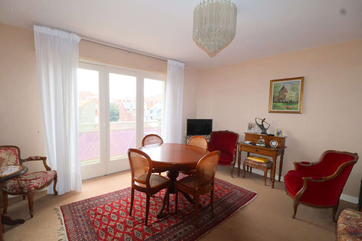 Nouveau en centre ville, beau 2 pièces de 44.85 m2  avec balcon et grande cave - photo 3