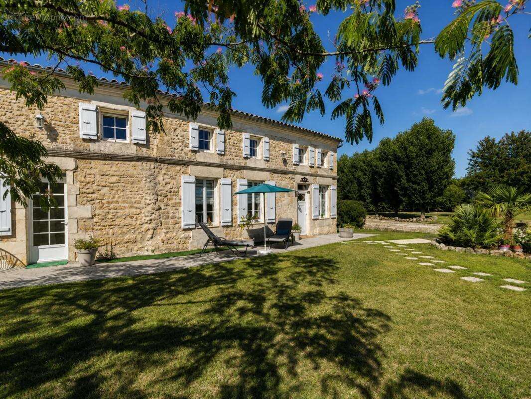 Le cadre idéal pour famille et vos projets professionnels-301 m² - photo 20