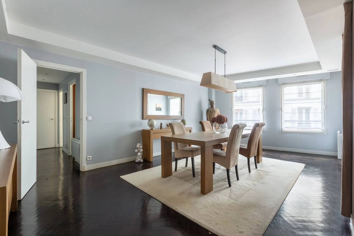 Appartement à PARIS-7E