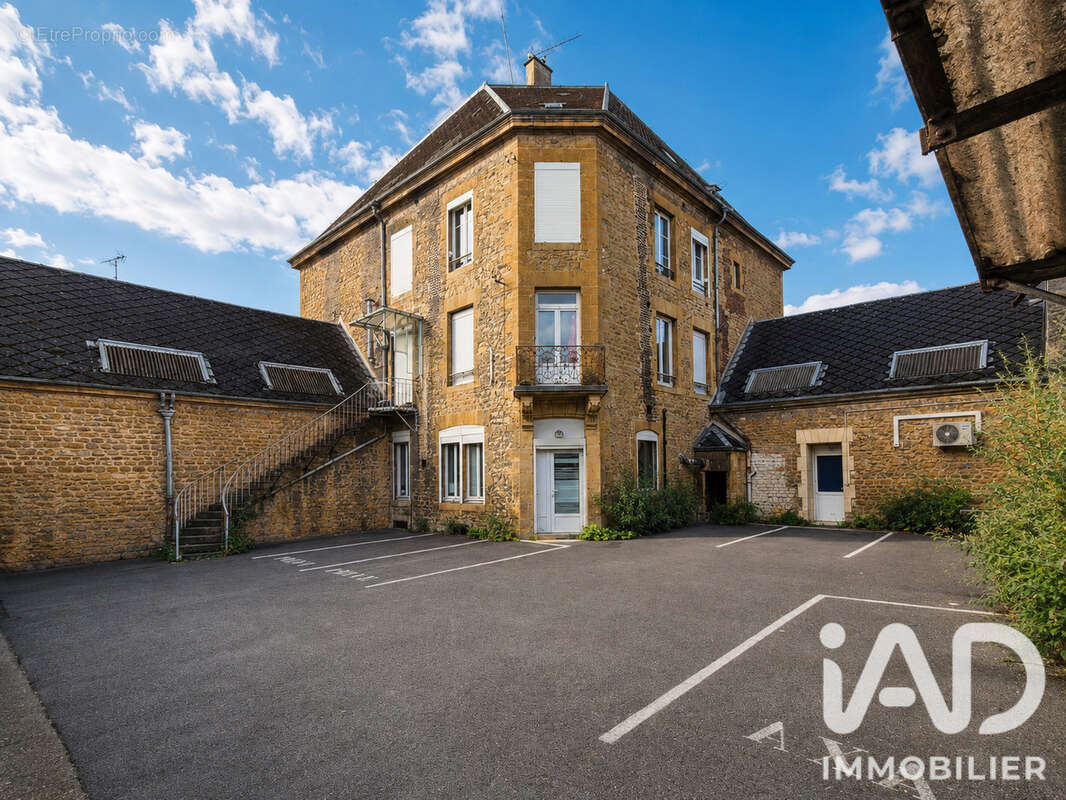 Appartement 735 m² à Charleville-Mezieres  - photo 5