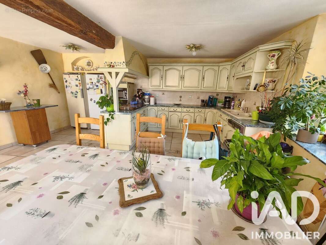 Maison 157 m² à Estissac  - photo 2