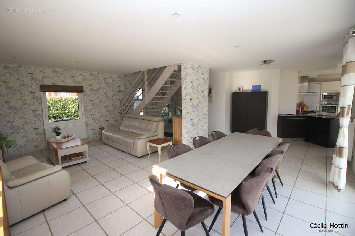 Maison à LA NEUVILLE