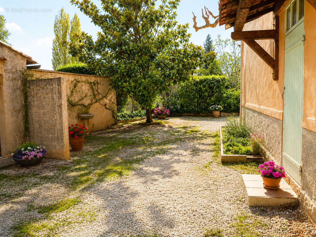 Appartement à SOLLIES-PONT