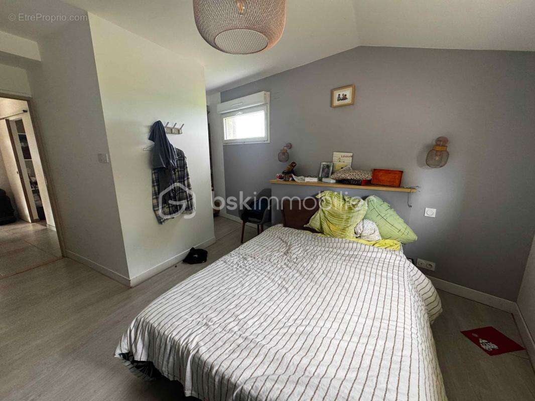 Maison avec logement indépendant loué, dépendances et terrain de 2 363 m² - photo 5