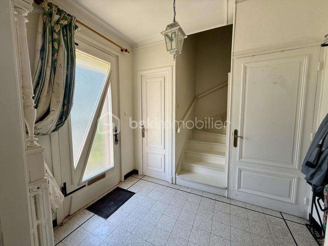 Maison familiale semi mitoyenne 4 chambres - Terrain de 1 129 m² constructible - photo 2