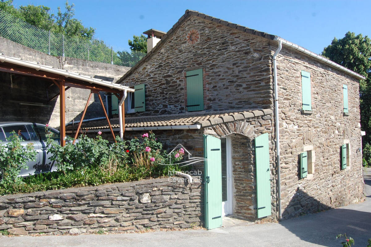 Maison à LE COLLET-DE-DEZE