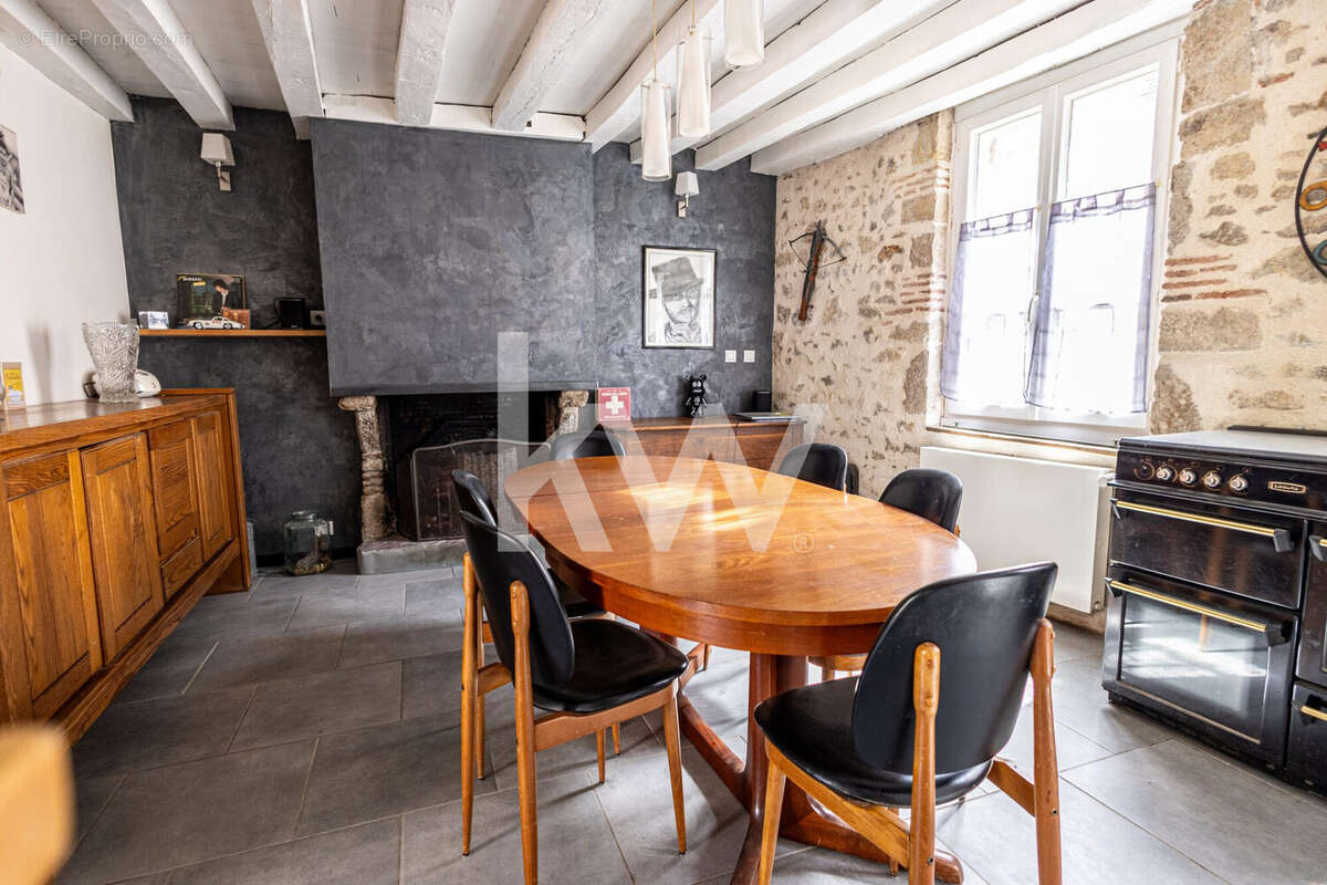 Maison 195 m² à Saint-Denis-De-L'hotel  - photo 5