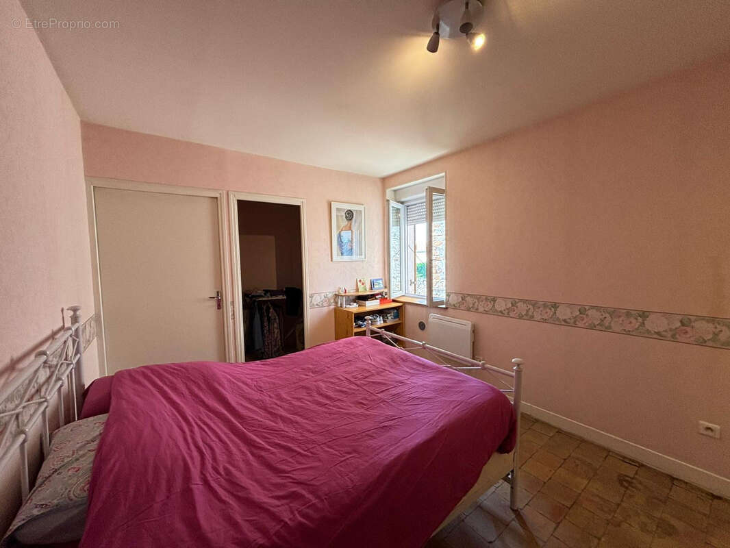 Appartement à BAGE-LE-CHATEL