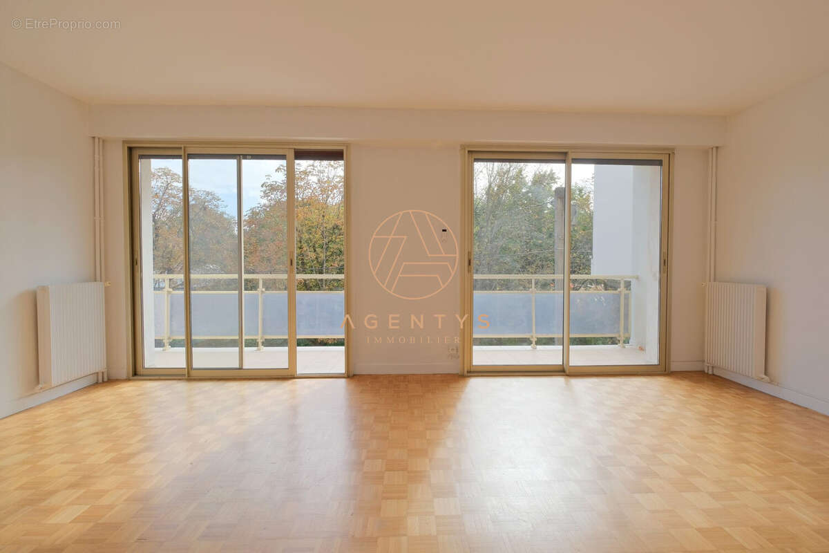 Appartement à SAINT-MAUR-DES-FOSSES