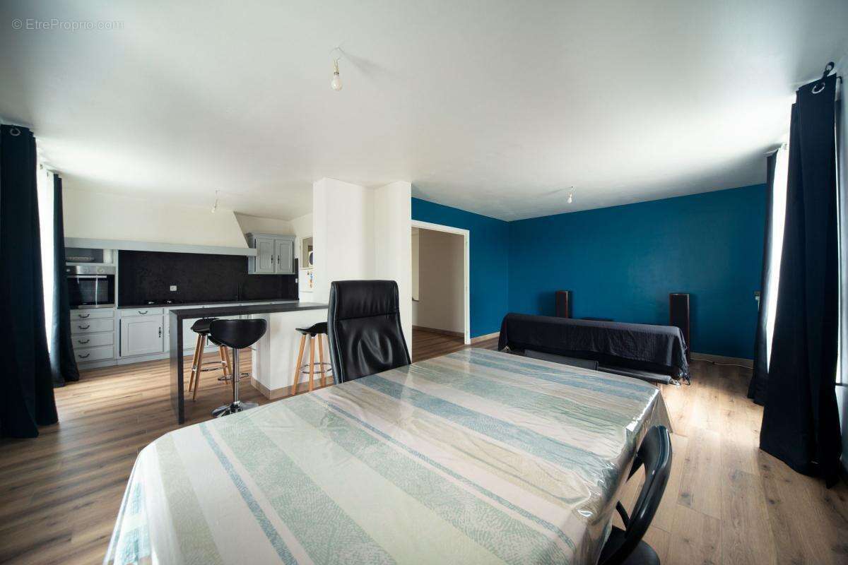 Maison à VARENNES-LES-MACON