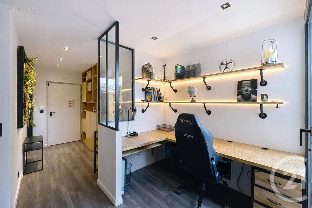 Appartement à PARIS-14E