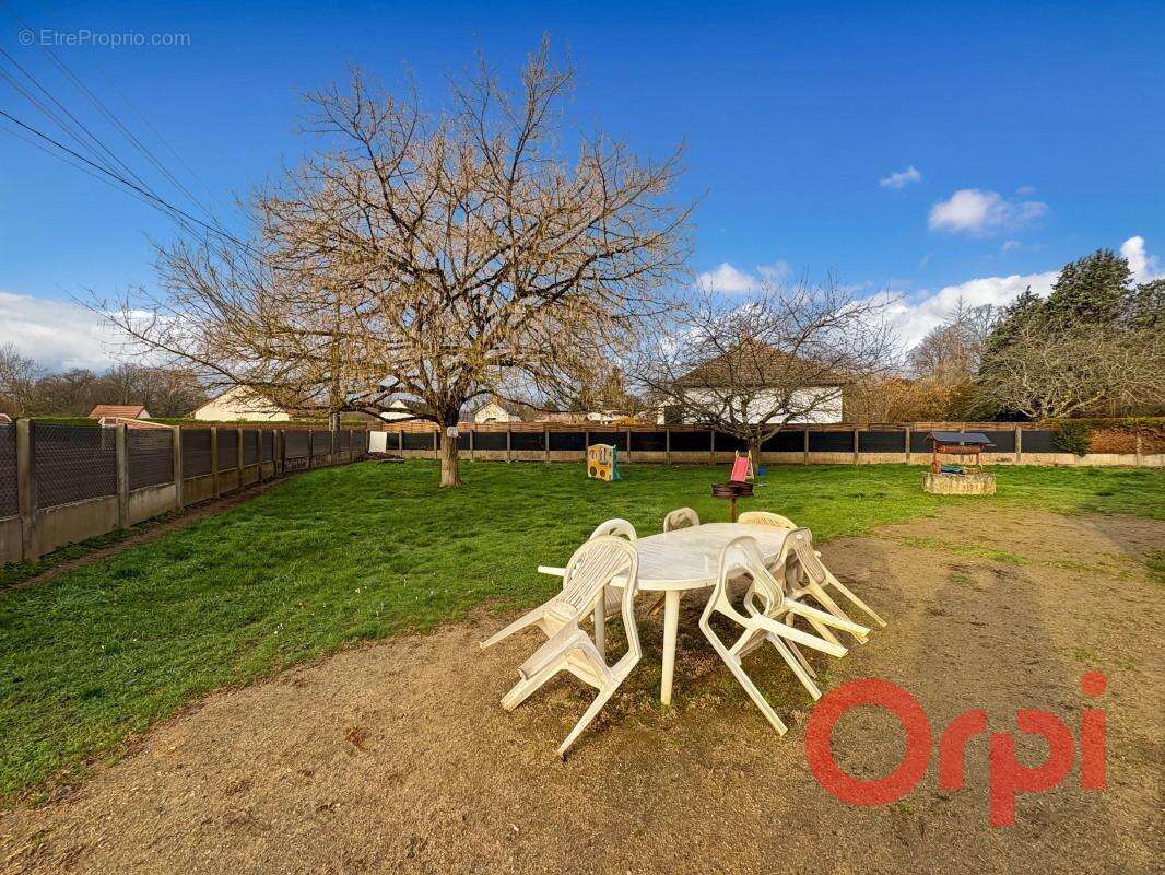 Maison à LA GUERCHE-SUR-L'AUBOIS