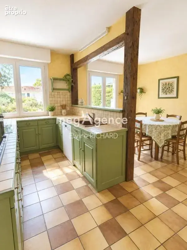 RARE SUR CHOLET (PSB) ! Plain-pied de 100 m² avec garage, hangar et jardin clos - photo 3