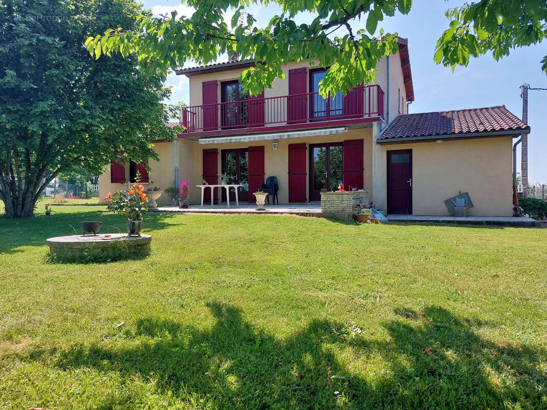 Maison à CONFOLENS