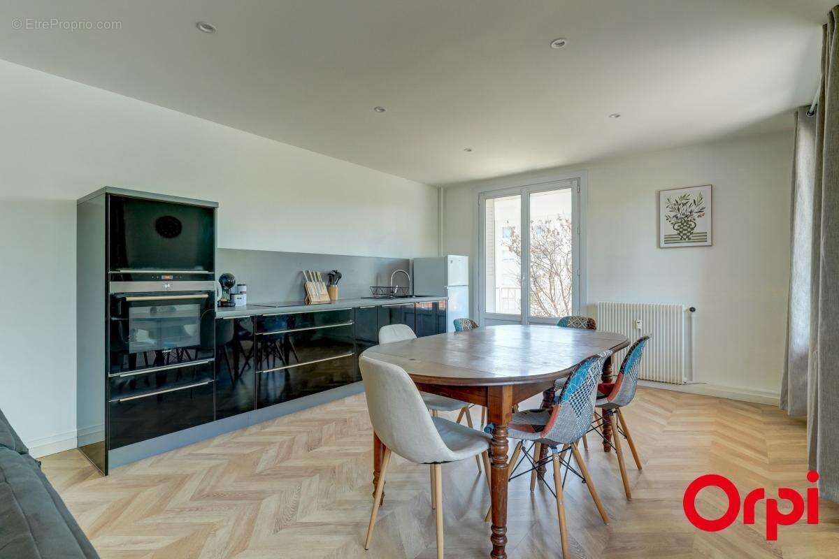 Exclusivité Orpi - Appartement T3 lumineux de près de 77 m2 avec une place privative - photo 5