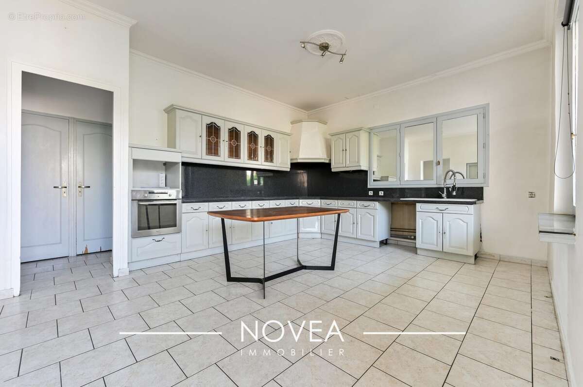 Maison 110 m² à Villeurbanne  - photo 4