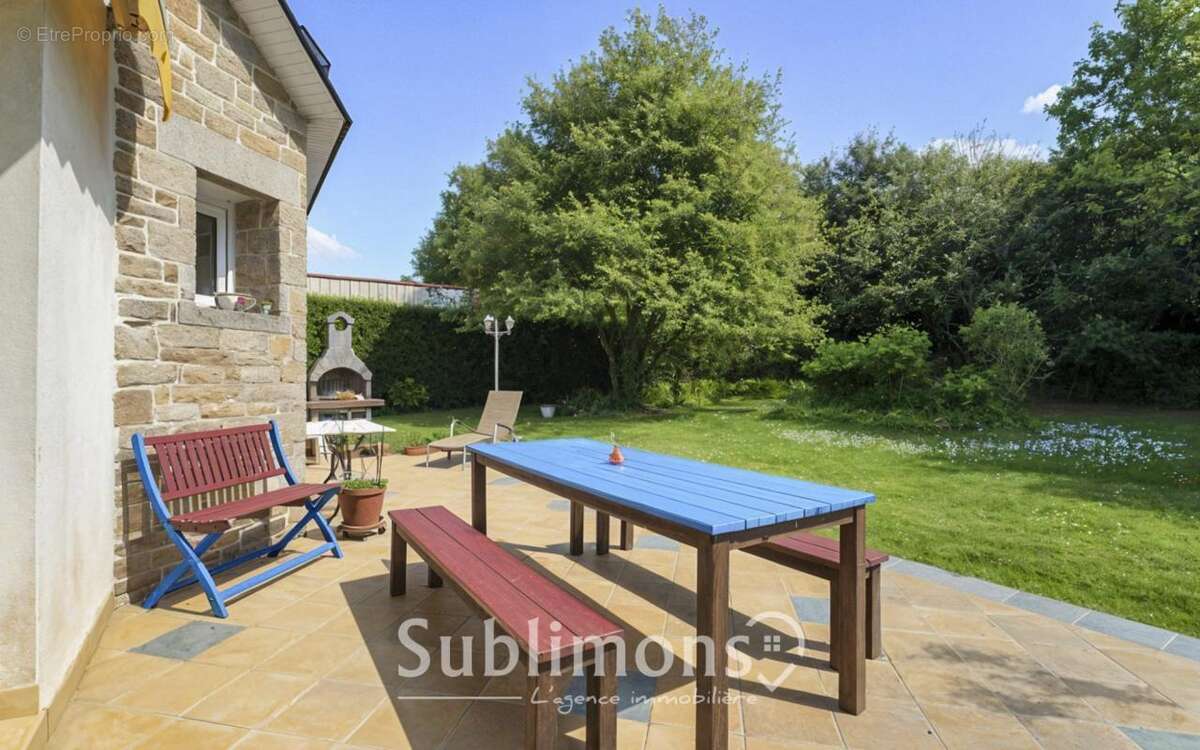 La maison familiale cachée du centre de Peillac - photo 3