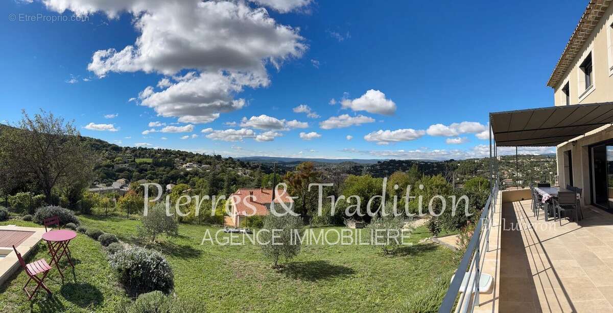Exclusivité ! Luberon, belle maison traditionnelle avec piscine et vue. - photo 2