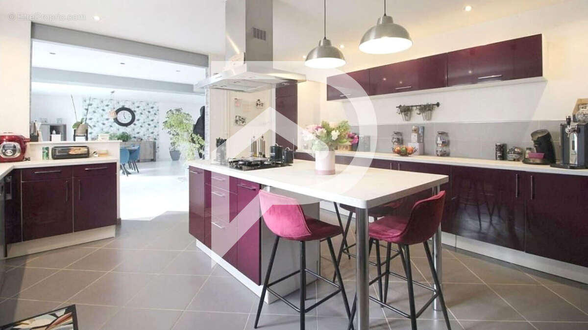 Maison à LA VILLENEUVE-EN-CHEVRIE