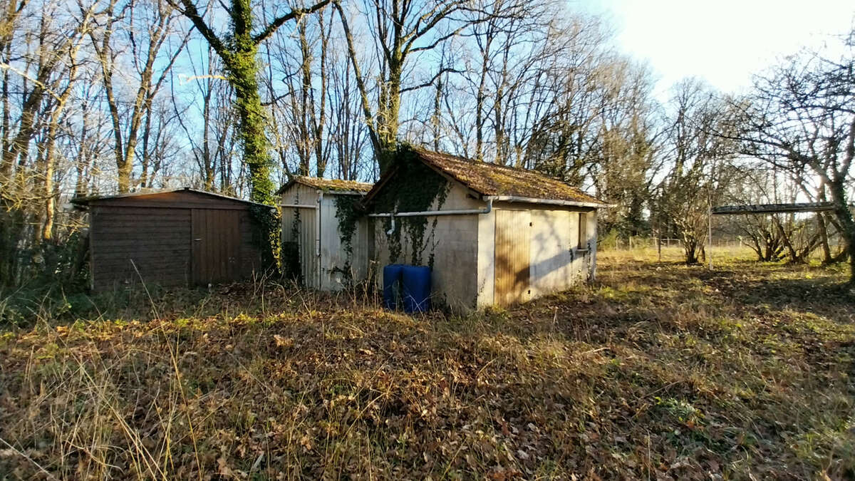 Château l'évêque - Terrain constructible avec Garage et atelier 1775 m2 - photo 6