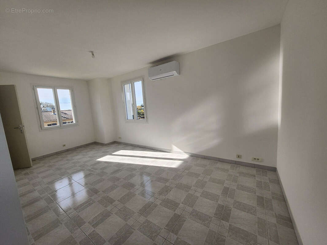 Maison à MORIERES-LES-AVIGNON