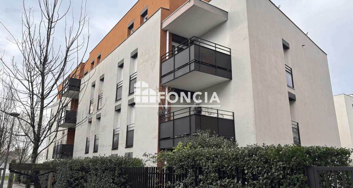 Appartement à MEYZIEU