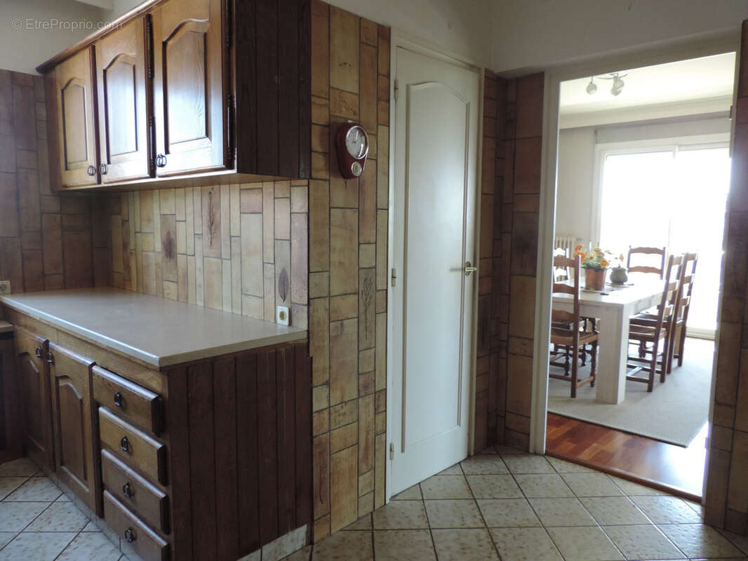 Dpt Ain (01), à vendre BOURG EN BRESSE, appartement T3 de 109 m² au sixième étage avec vue panoramique, balcon, cave et garage - photo 8