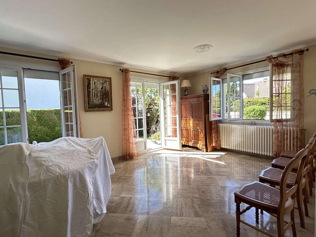 Maison à SAINT-JULIEN-LES-VILLAS