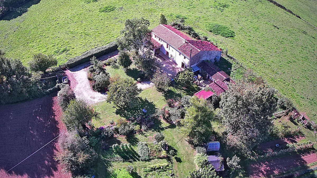 Maison à LES NOUILLERS