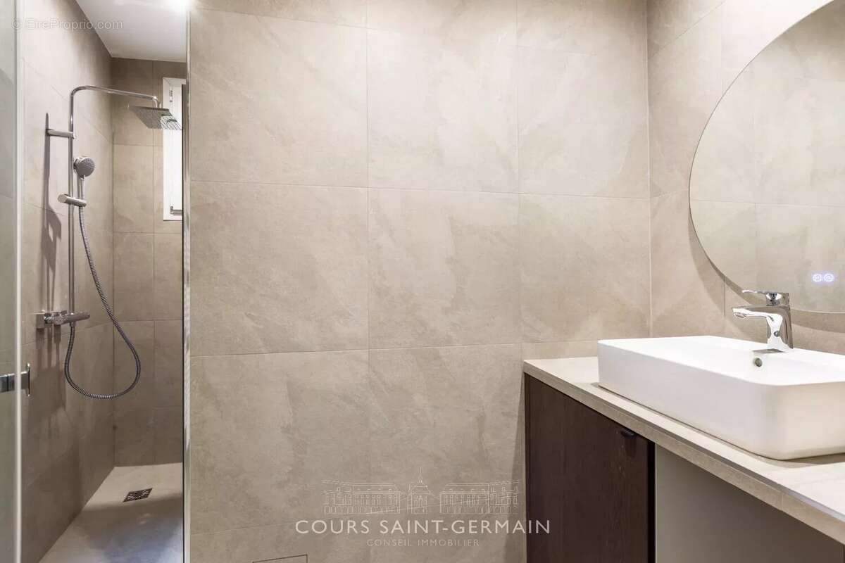 Appartement à PARIS-7E