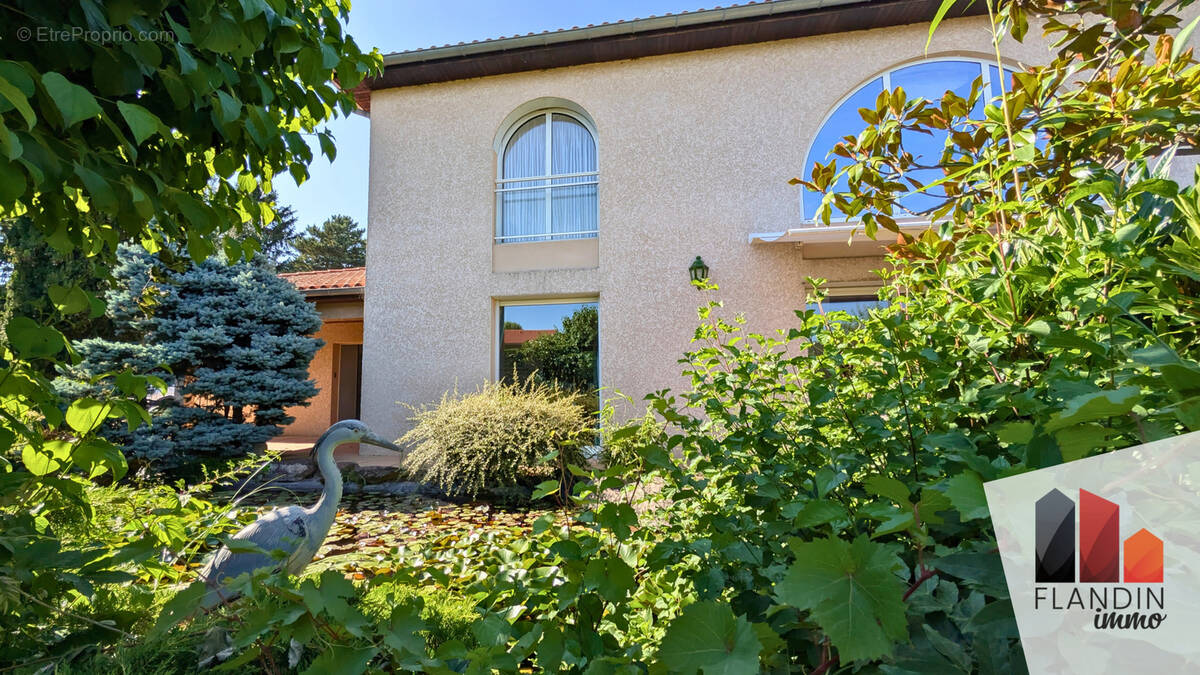 Maison à CHARLY