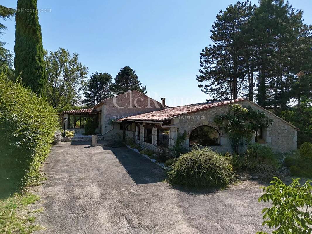 Proche de Saint-Livrade-sur-Lot – Élégante propriété de caractère de 5 chambres avec piscine chauffée et superbe parc arboré - photo 28