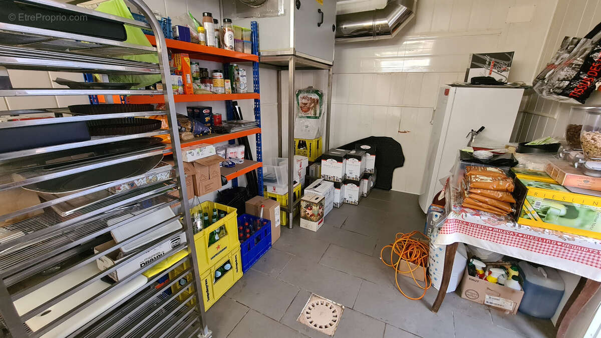 Commerce à GREOLIERES