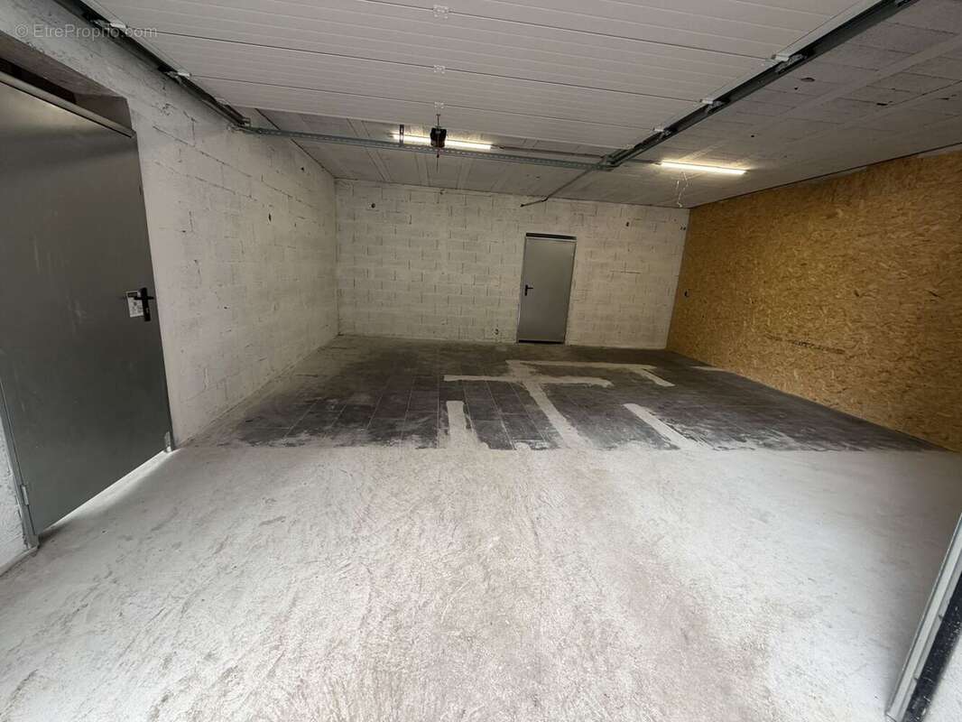 Parking 55 m² à Saint-Nabord  - photo 5