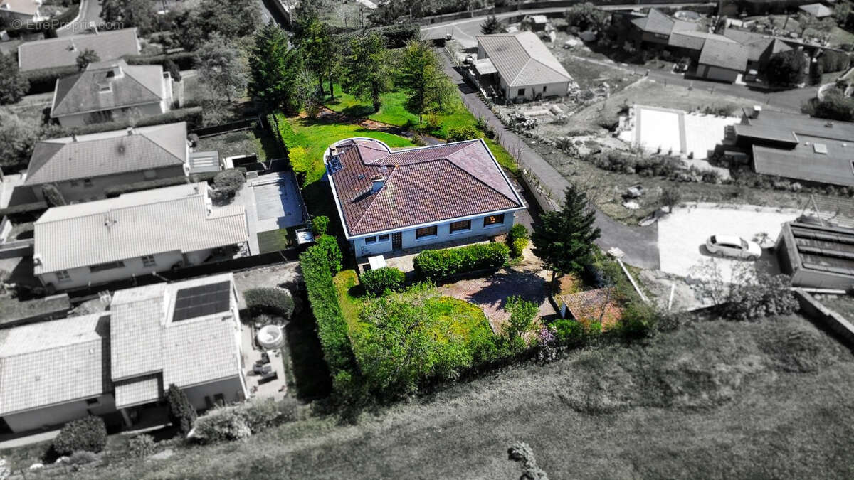 Maison à PERIGNAT-LES-SARLIEVE