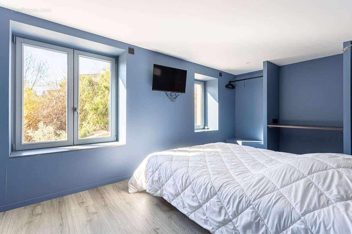 Maison à VIC-LE-COMTE