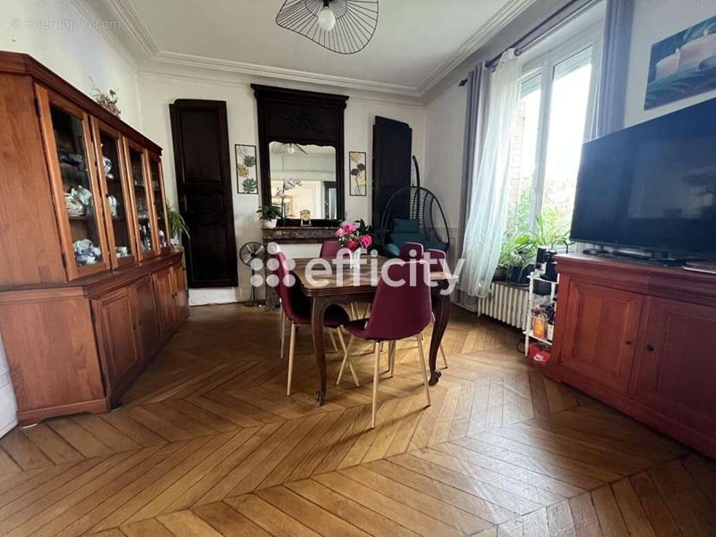 Maison à SAINT-PIERRE-LES-NEMOURS