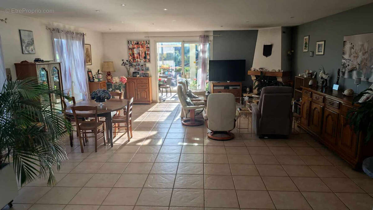 Maison à LES SALLES