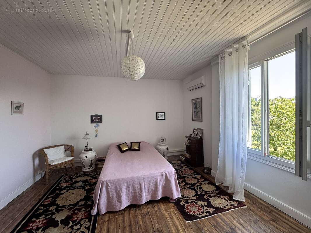 Maison 175 m² à Seyches  - photo 4