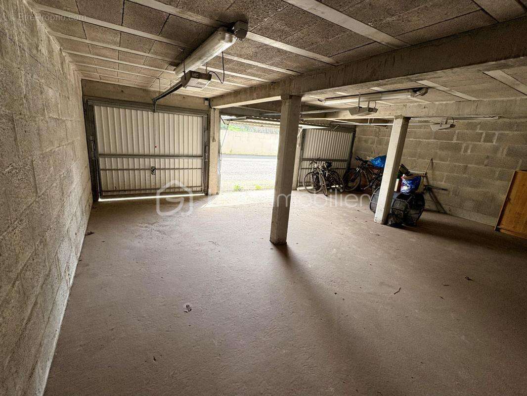 Parking à PONT-L'ABBE