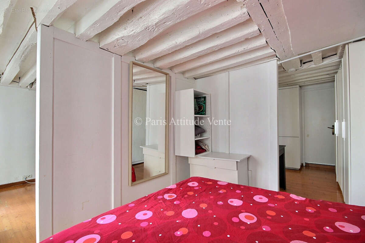 Appartement à PARIS-2E
