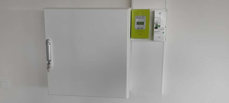 Commerce à VAULX-MILIEU