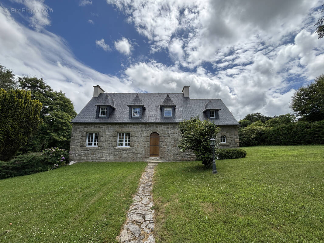 Maison à LE RELECQ-KERHUON