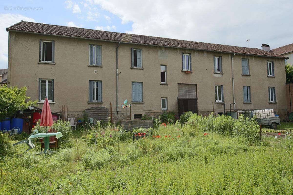 Ensemble de trois immeubles avec jardin et garages - photo 14