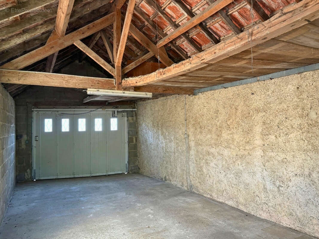 MAISON DE CARACTÈRE en pierre de taille, terrain de 1 200 m2, dépendance de 210 m2, quartier Gare COGNAC - photo 17