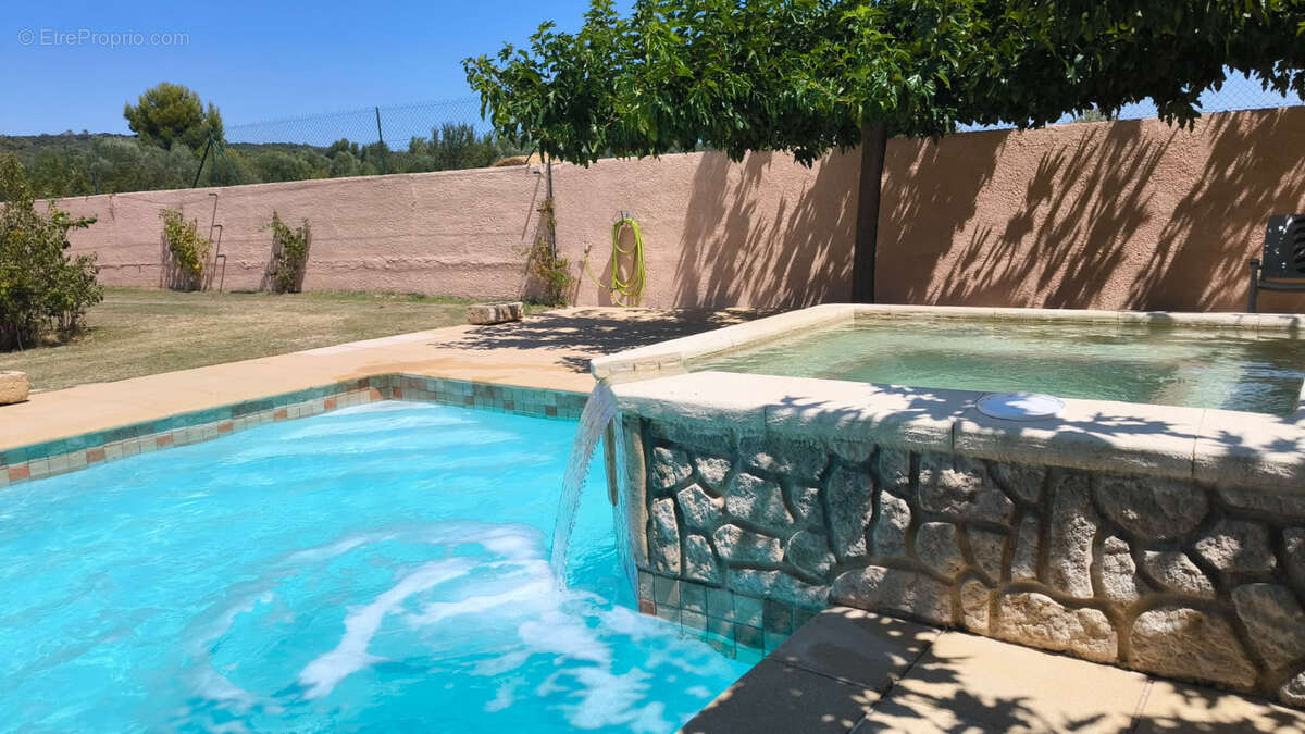 Villa familiale avec piscine et appartement indépendant à vendre à Clarensac ? 145 m² sur 2500 m² de terrain - photo 2