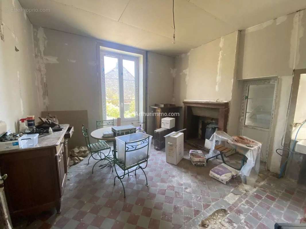 Maison à SAINT-ELLIER-LES-BOIS