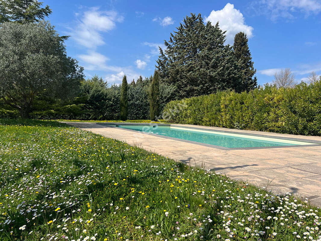 Lourmarin - Maison  5 pièce(s), 180m2, 4 belles chambres, garage-,piscine - photo 2