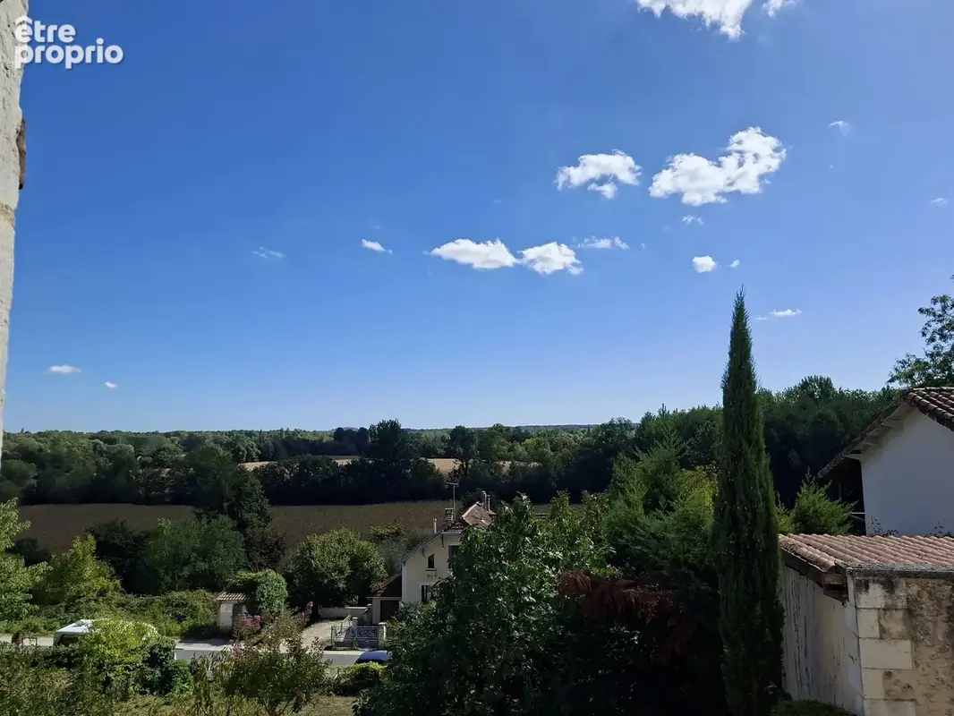 Maison de village magnifiquement préservée, située dans un village classé et offrant une vue panoramique. - photo 2